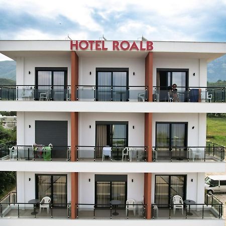 Hotel Roalb Radhimë 외부 사진