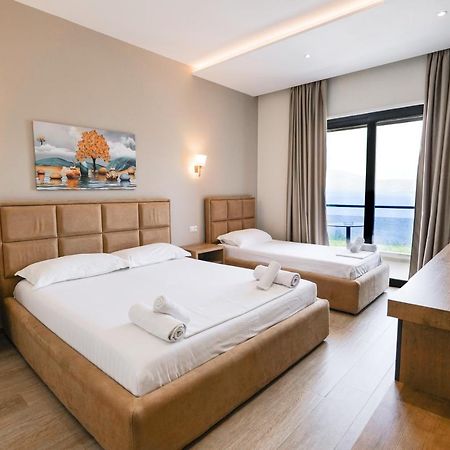 Hotel Roalb Radhimë 외부 사진