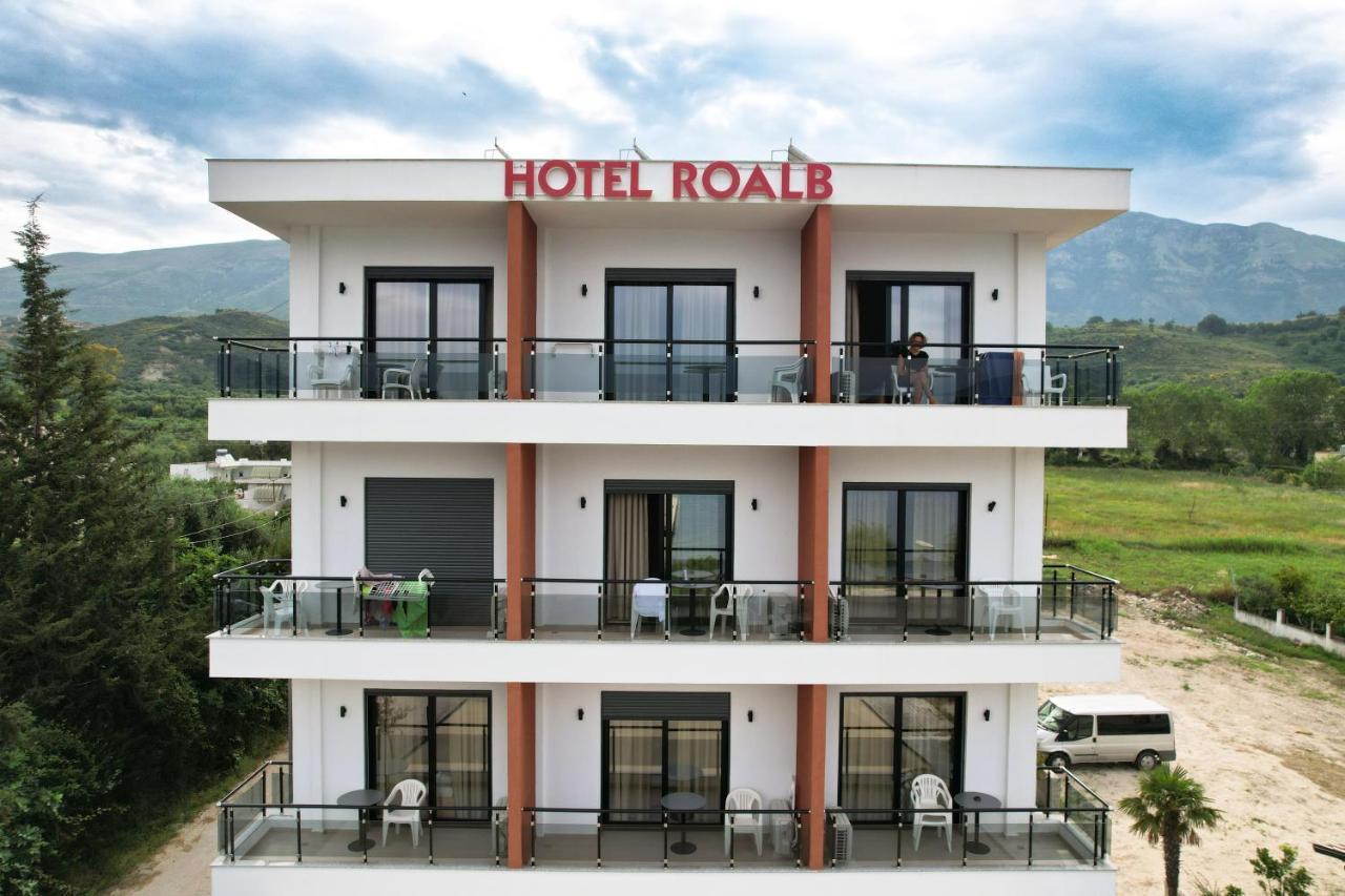 Hotel Roalb Radhimë 외부 사진