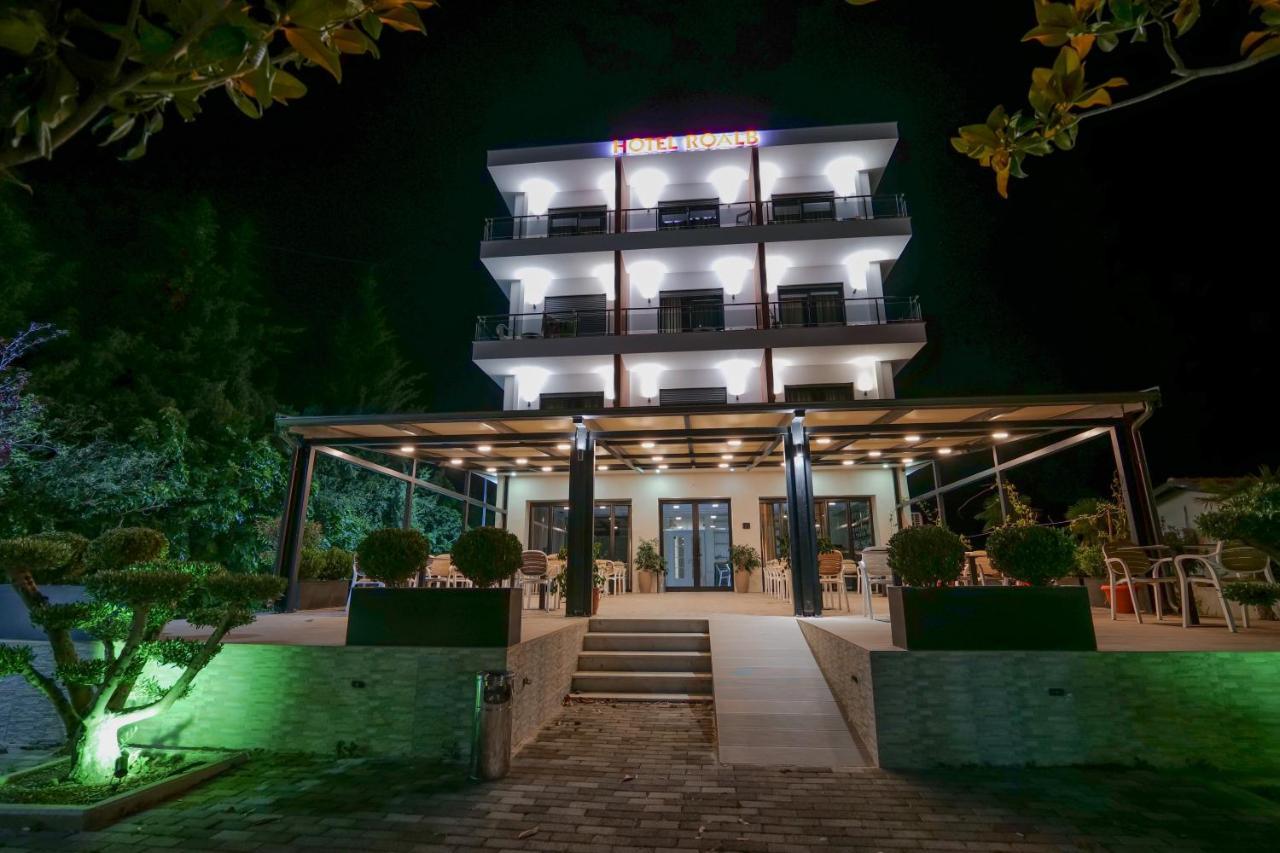 Hotel Roalb Radhimë 외부 사진