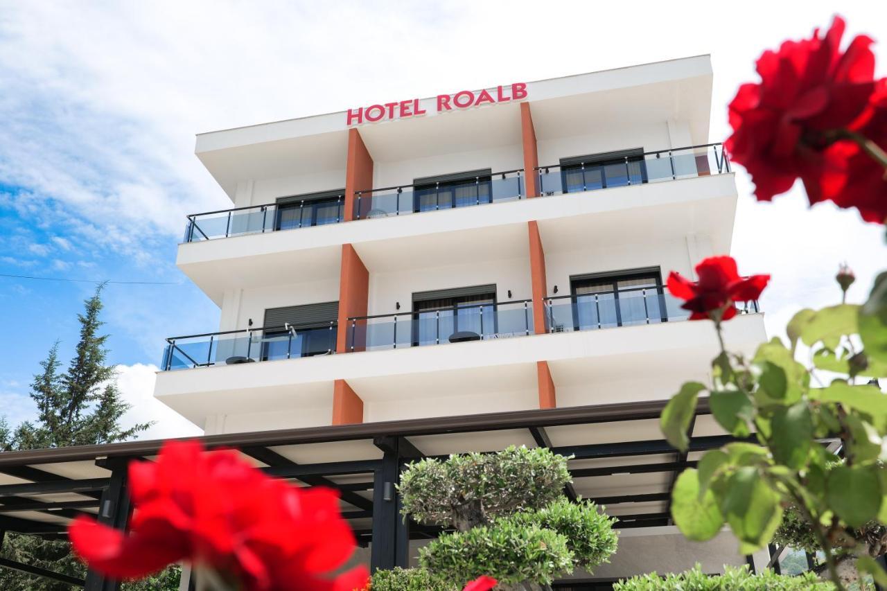 Hotel Roalb Radhimë 외부 사진