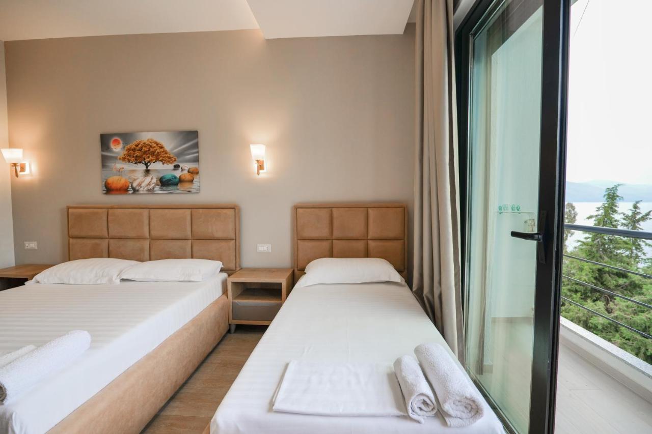Hotel Roalb Radhimë 외부 사진