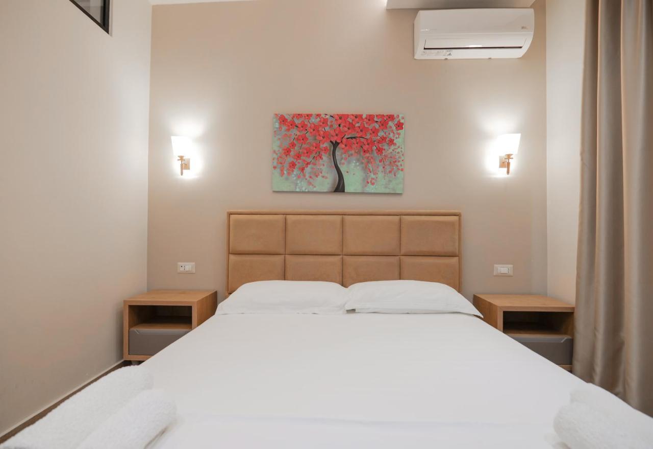 Hotel Roalb Radhimë 외부 사진