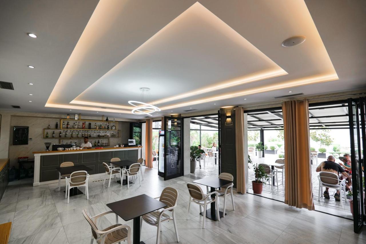 Hotel Roalb Radhimë 외부 사진