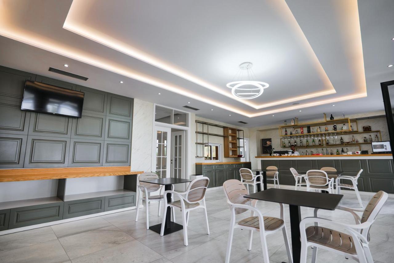 Hotel Roalb Radhimë 외부 사진