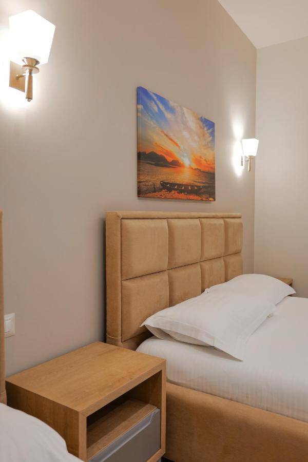 Hotel Roalb Radhimë 외부 사진