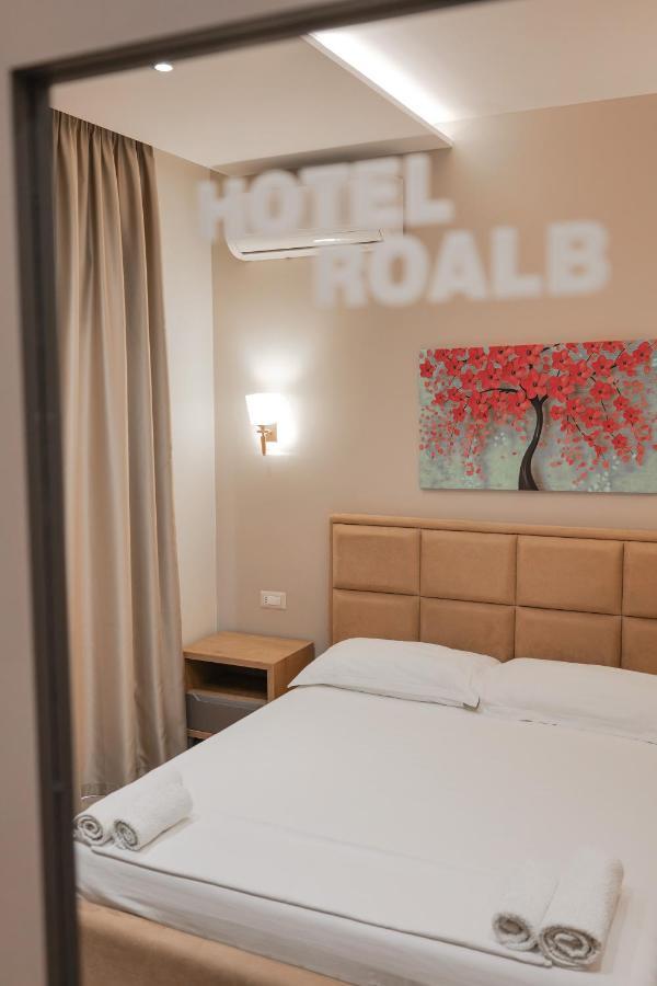 Hotel Roalb Radhimë 외부 사진