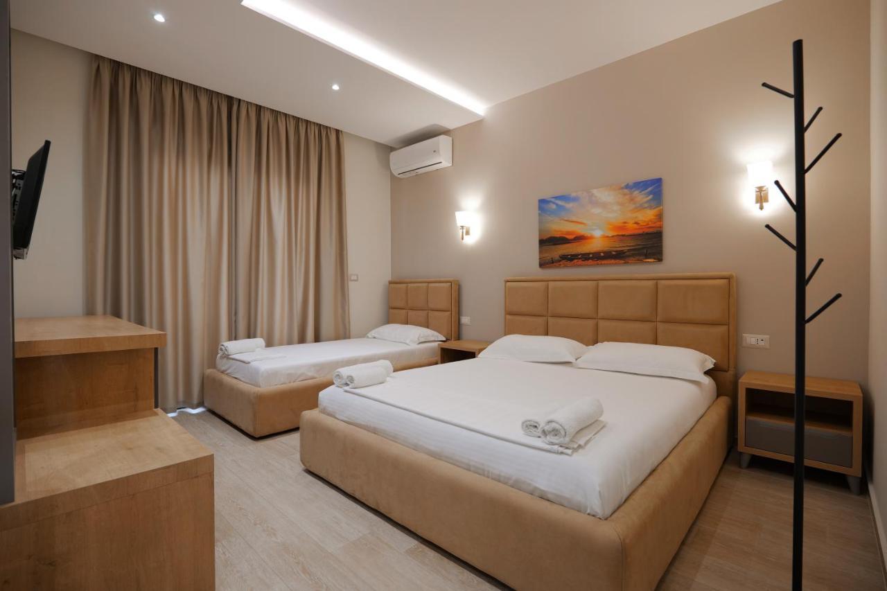 Hotel Roalb Radhimë 외부 사진