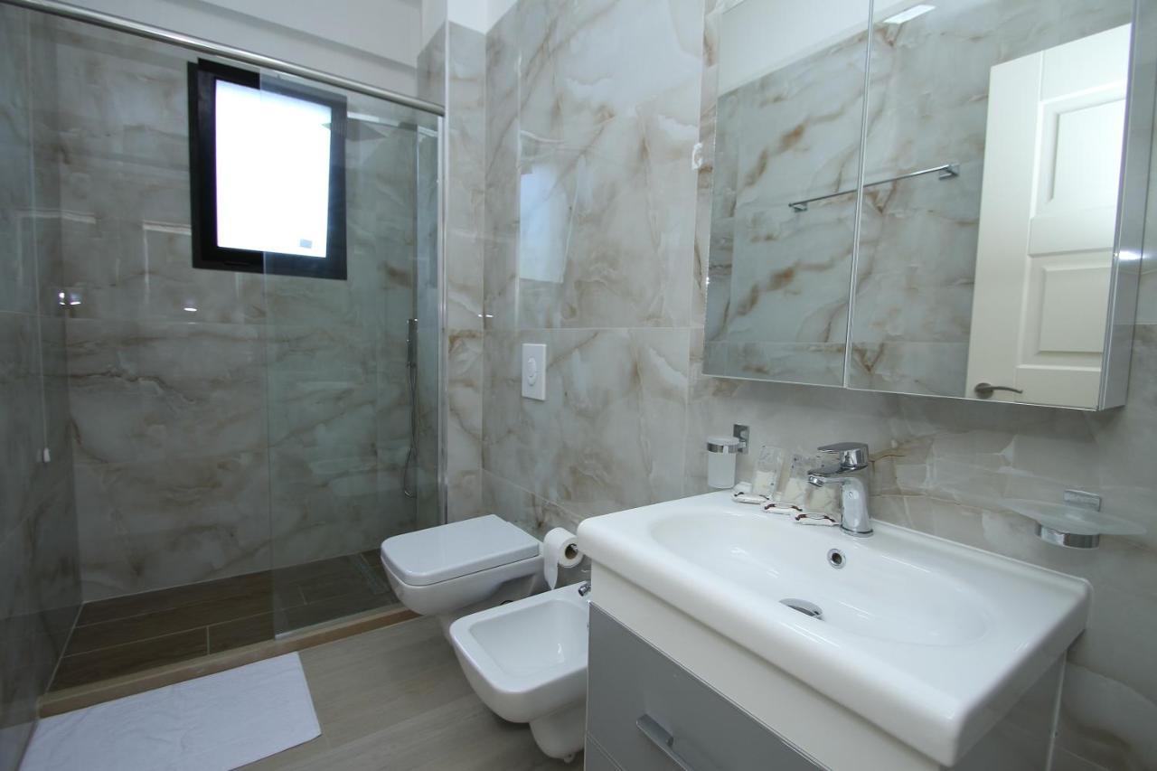 Hotel Roalb Radhimë 외부 사진